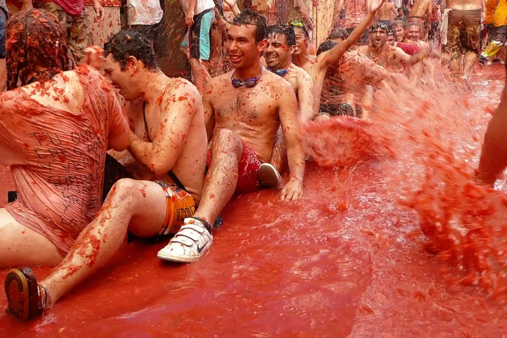 La Tomatina 2024: Buñol înroșit de 22.000 de participanți