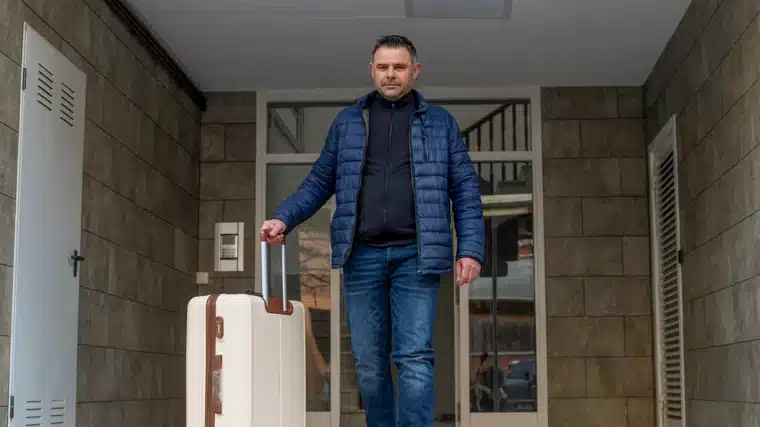 Florin, un muncitor în construcții care locuiește în Castelldefels